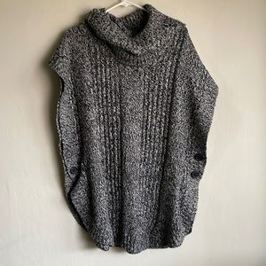 Black and whit Poncho